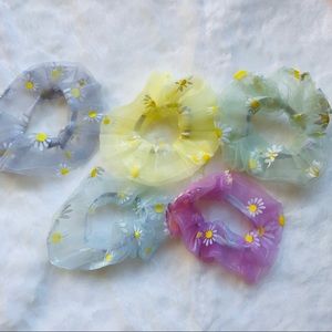 5 scrunchies daisy theme